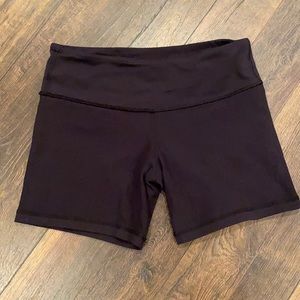 LULULEMON SHORTS SIZE 4